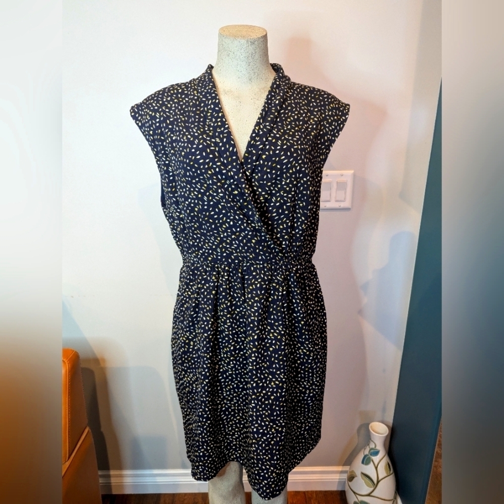 Molly Braken navy blue dress floral pattern, ruched waist, surplice bodice Sz XL